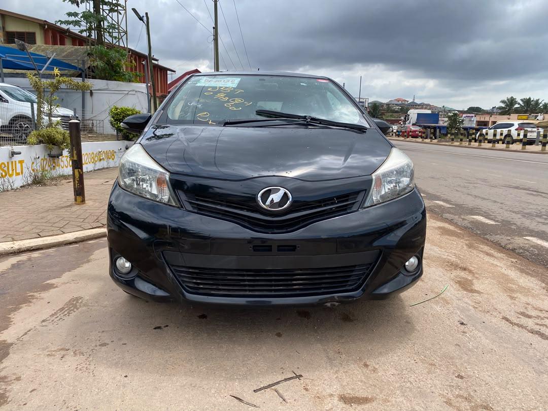 2012 TOYOTA VITZ main image